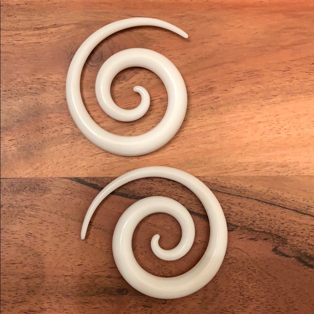 Dangly plugs/gauges